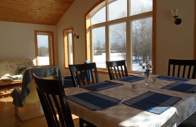 entire artisan home/64 rural, pastoral acres/1 hr west of Ottawa