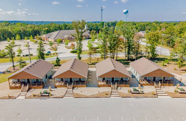 Entire Back 40 Bungalow 2bd 2ba Sleeps 4 Now Pet Friendly!