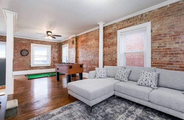 Entire Complex/4 bedrooms/9 beds