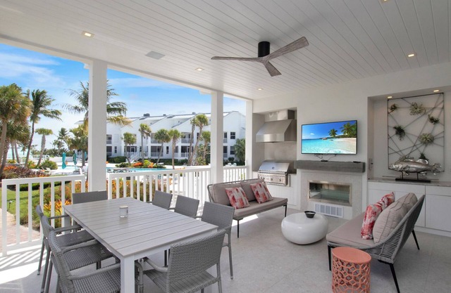 Entire Floor - 8 BR overlooking pool, sandy beach & Ocean! Luxury finishings