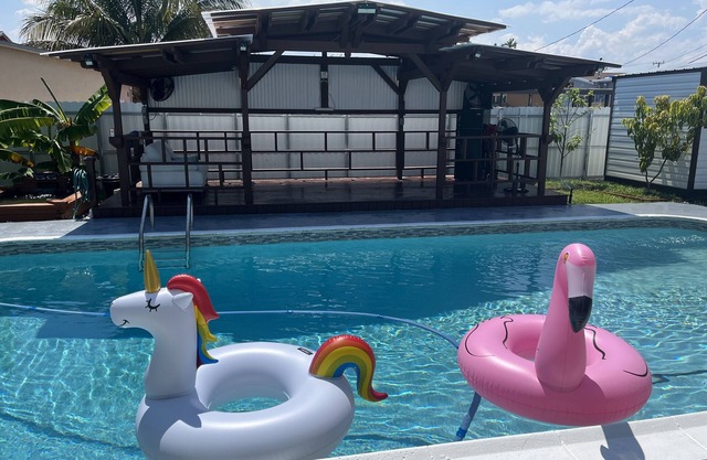 Entire home 4bdrm 2 bath home W/Pool Miami/Hialeah area