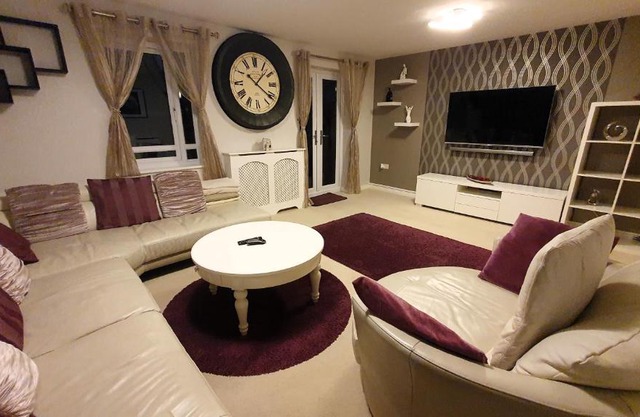 Entire home in Cheswick Village