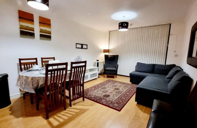 Entire Home in East London E3 near Bromley By Bow Station