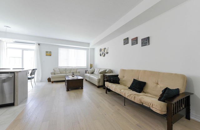Entire Home @ Niagara Thorold for 8 to 10 guests near Falls & Wineries