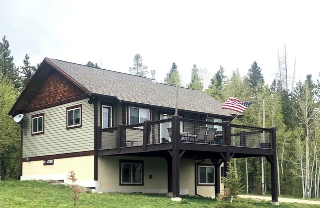 Entire Home/Picturesque Mtn Getaway