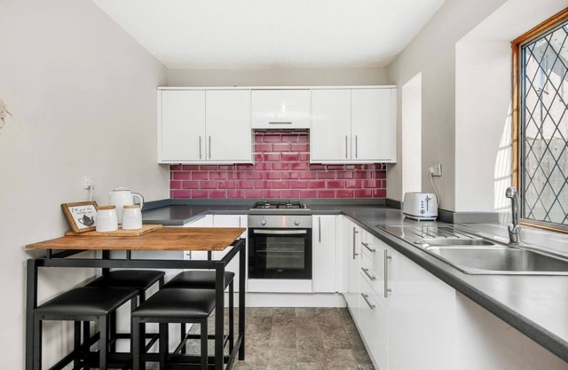 Entire place 3 bed home