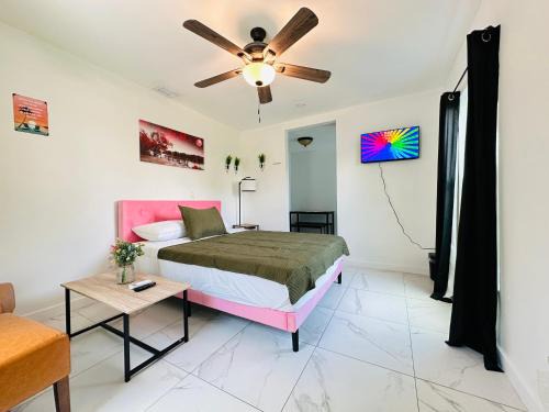 Entire Studio 10 mins to Mia&Downtown
