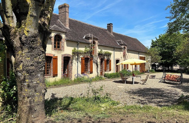 Entire vacation home in Burgundy style: Longère des Daubénys