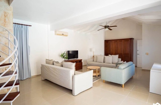 Entire Villa 6 bedroom - Private Pool steps from quiet beach