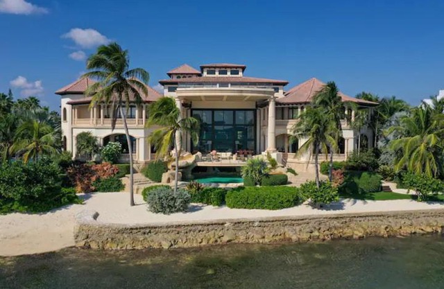 Entire villa hosted by Maria