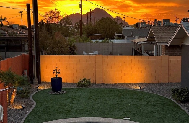 Epic Getaway – Heated Pool, 86” Smart TV, Wolf Den, PS5 + 5 Min to Old Town