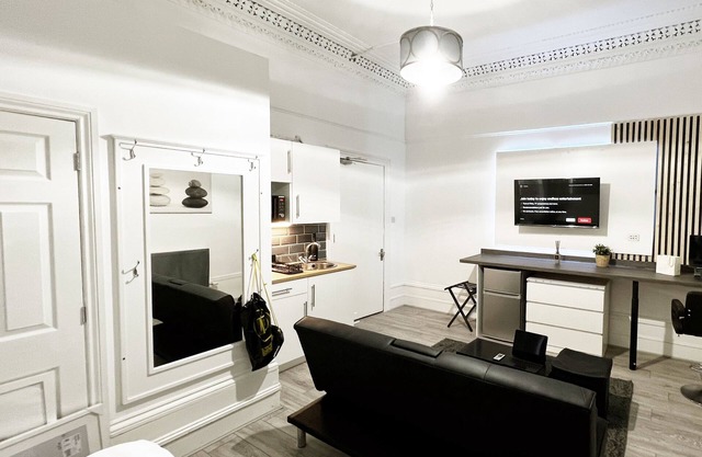 Erin Court Mansion -Suite 11