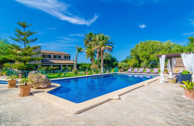 ES CAMP FRED - beautiful villa with spectacular private pool and impressive garden. Free
