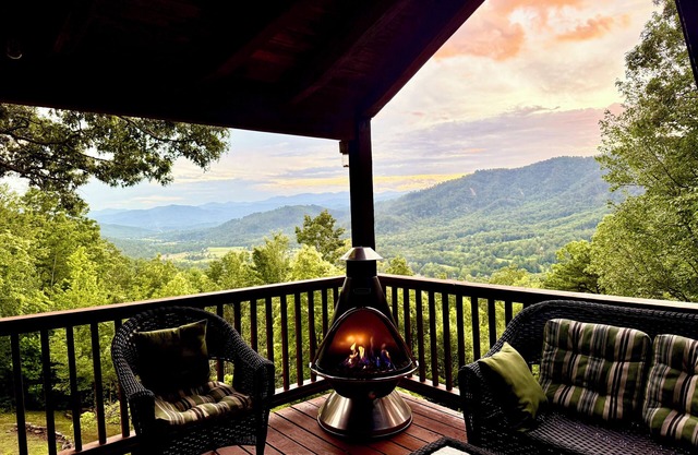 Escape the ordinary, discover the tranquility & warmth of this A-Frame cabin