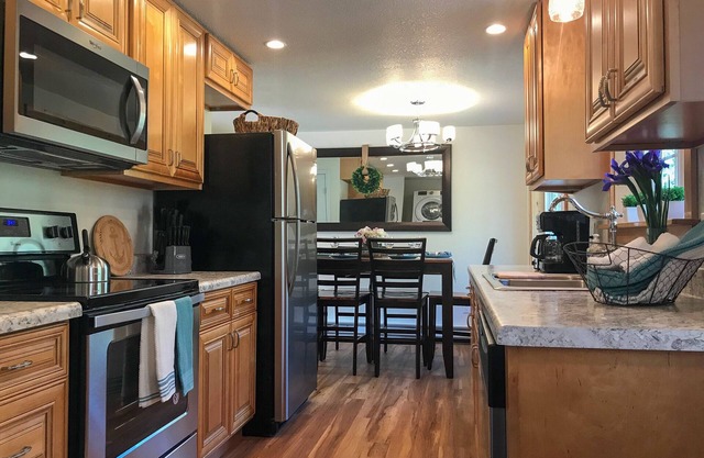 Escape to Nature With Modern Comforts 3 Bed 1 bath house