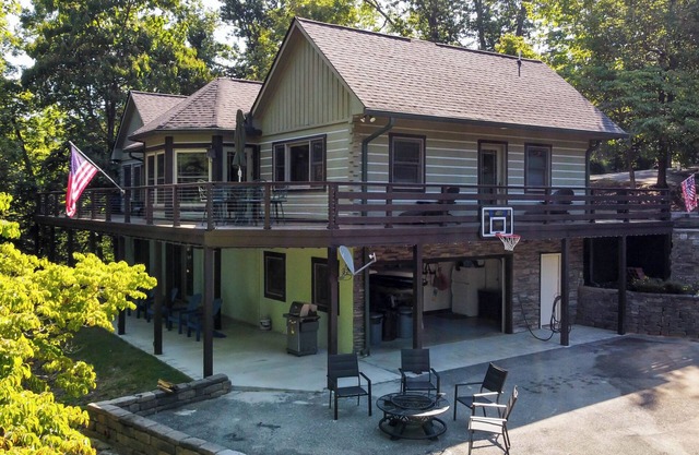 Escape to our cozy lakeview cabin with modern amenities, spacious decks and serene surroundinngs.