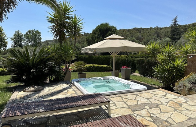 Escape to Paradise - Experience Luxury and Serenity at Villa Elina in Sithonia!