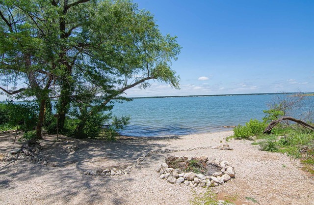 Escape to the Lake! Waterfront w/Semiprivate Cove Access, Pet Friendly, Fire Pit, Quiet & Secluded