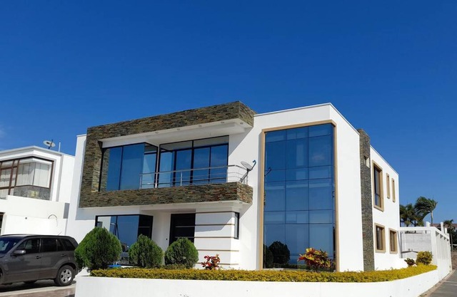 Espectacular casa grande vacacional en Manta!