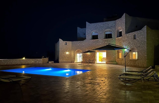 Essaouira countryside, villa, swimming pool, 2 hectares, olive trees, mountain view, .