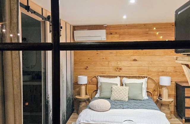 Essencia - self-catering cottage in the Toulon hills with spa, air conditioning and parking