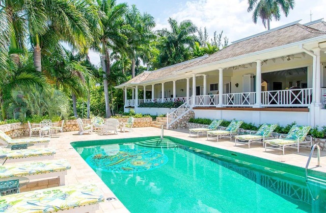 Eureka (3/4 Rooms) Luxury villa