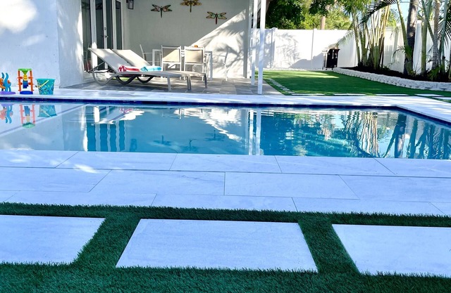 Euro Flair Home! Near beaches, stores and more!