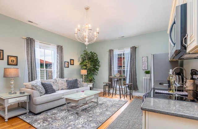 Euro-Inspired/Dwntn/Full Kitchen/Walkable