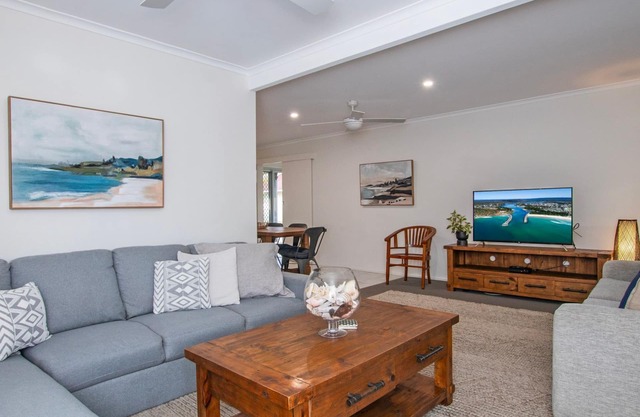 Evans Beach House - 24 Cedar Street