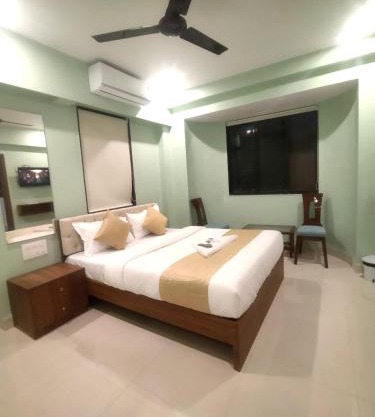 Everest Stays Rooms and Dormitory