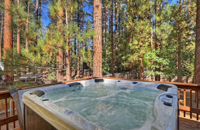 Evergreen Retreat by Destination Big Bear: Close to Snow Summit! Pool Table! Fenced Yard! Spa! Single Story!
