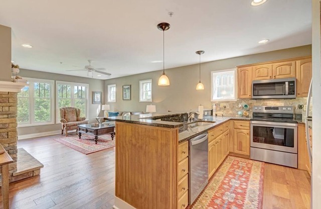 Evergreens 1222- Mountain Condo, Gated Resort, Indoor/Outdoor Pools and Hot Tub, Fitness Area, Fi.