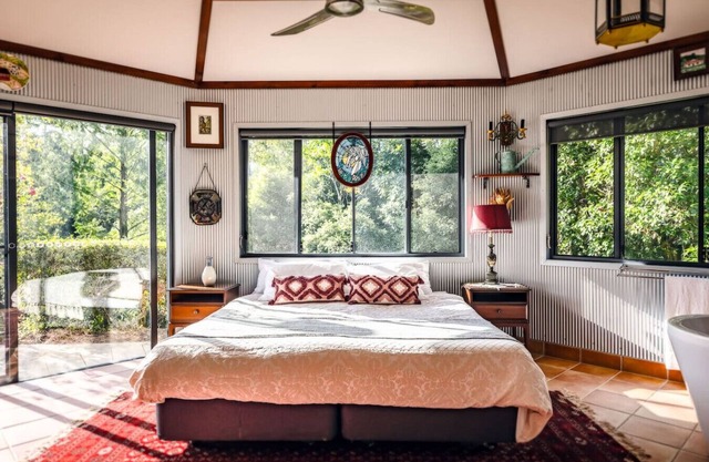 Evermoore Castle - Enchanting Stay w/River Access