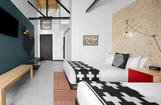 evo Hotel, Boulder Room w/2 Queens, Free Parking & Dog-friendly