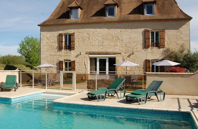 EXCEPTIONAL HOUSE 4 **** PRIVATE POOL