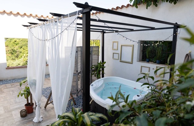 Exceptional love room in Provence: the Moulin du désir
