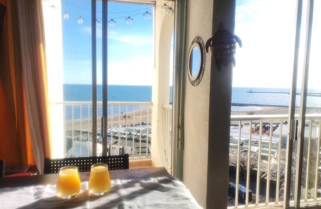 Exceptional sea view 1st line! 50 m from the beach.