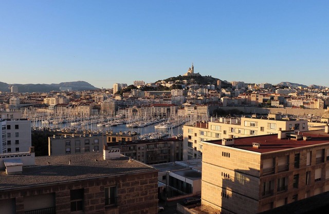 Exceptional sea view, spacious apartment with tasteful decor.