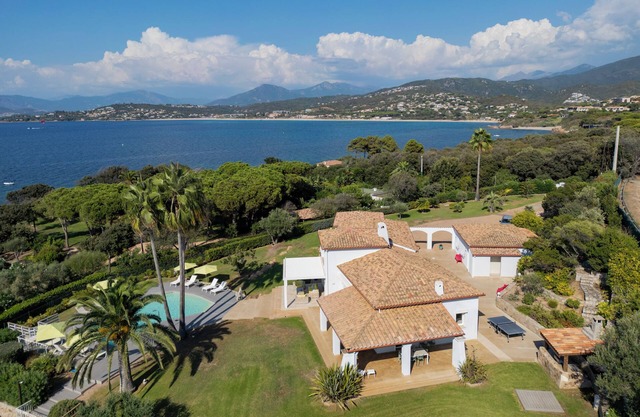 Exceptional villa with panoramic sea views - heated pool