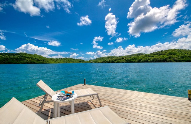 Exceptional water front villa (MQRO07)