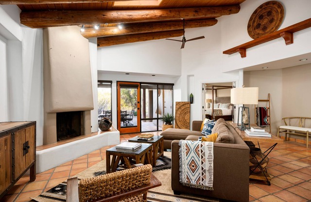 Exclusive Boulder's Retreat near Downtown Cave Creek, hiking, scenic views.