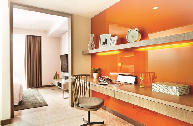 Exclusive City Retreat | Rooftop Pool & King Comfort