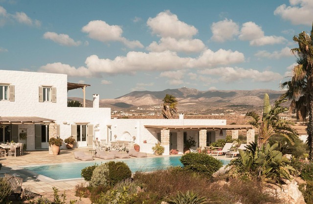 Exclusive Luxury Villa with Pool and Sea on Voutakos Beach