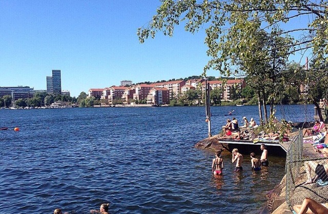 Exclusive top floor apartment near waterfront