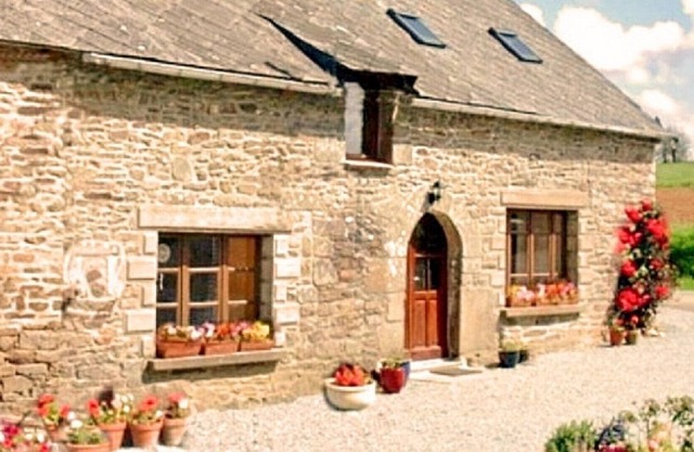 Exclusively for couples, near forest & river, ideal for walkers & nature lovers