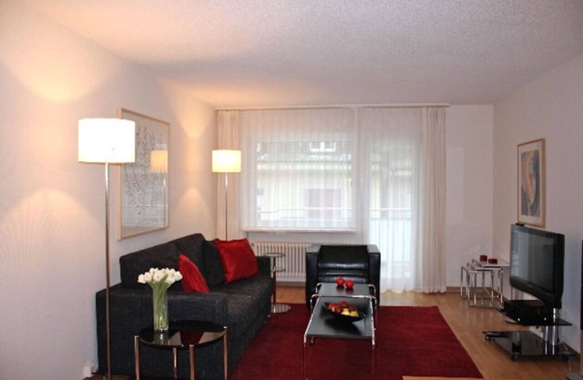 Executive 2 BD flat / city center (Hösch 1)