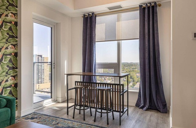 Executive 2BD+Wifi+Parking+EV (Gym & Pool soon!)