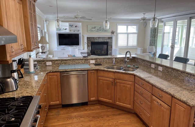 Executive Beach Home for Monthly Rental Available June 2025. 30 Day Rental