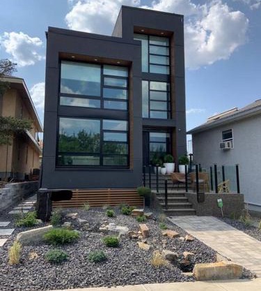 Executive Bsmt Suite, King Bed, 5 min to DT & Whyte Ave, Sleeps 6!