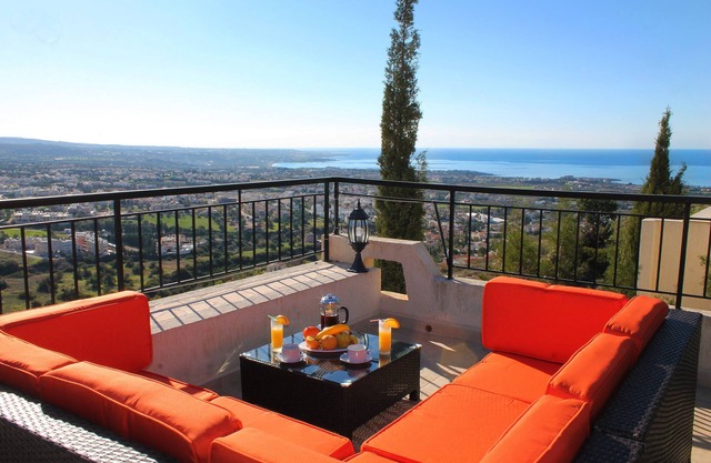 Executive Holiday Villa with Amazing Views & Free Suzuki 4x4 Automatic Car in Peyia